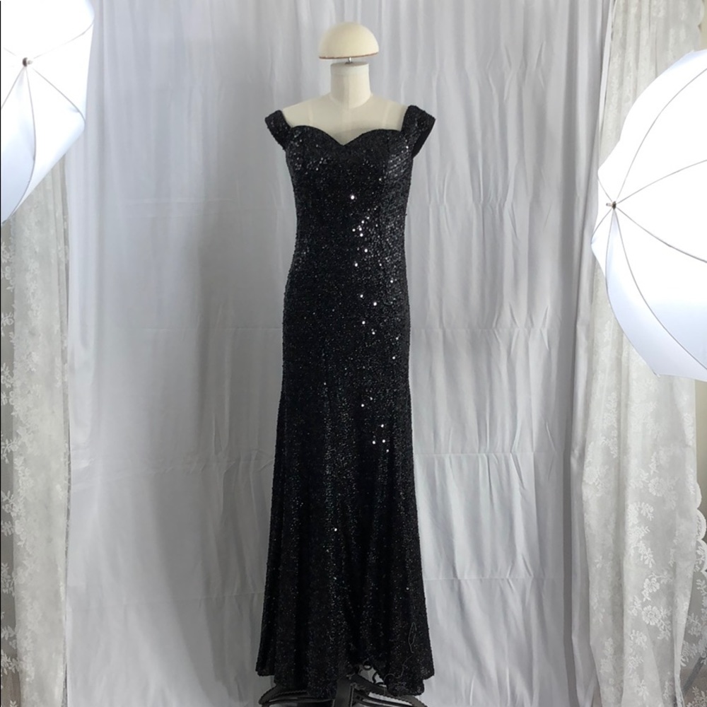 Gorgeous black prom dress